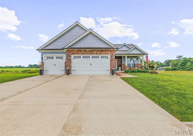 Photo 1 of Single family home for sale at 1090 Aspen Dr, Farmington, MO 63640 | MLS# MIS26051232 | Listing updated on 2026-09-20