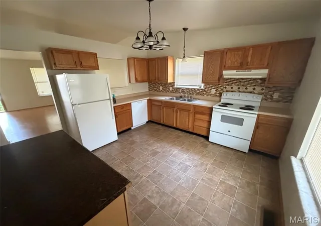 Photo 3 of Sale Pending at 6829 Corbitt Ave, Saint Louis, MO 63130 | MLS# MIS26051258 | Listing updated on 2026-08-24