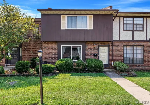1st image of 1229 N 17th St #2, Belleville, IL 62226 | MLS# MIS26051260