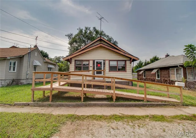 1st image of 336 Goulding St, East Alton, IL 62024 | MLS# MIS26051263