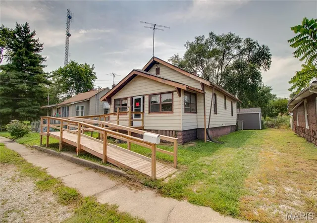 2nd image of 336 Goulding St, East Alton, IL 62024 | MLS# MIS26051263