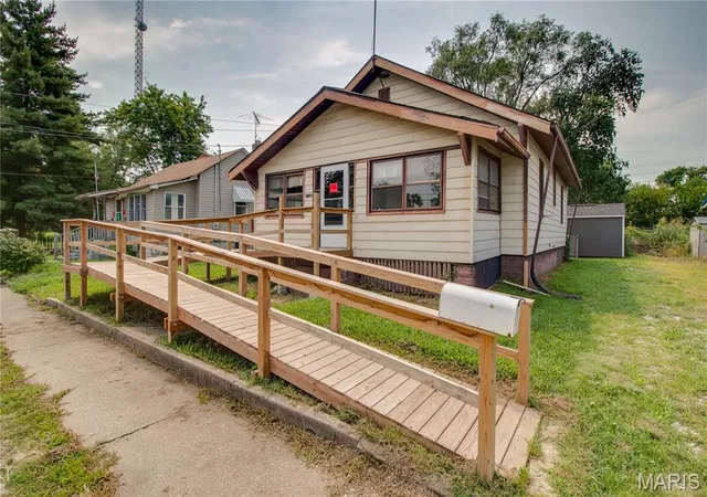 4th image of 336 Goulding St, East Alton, IL 62024 | MLS# MIS26051263