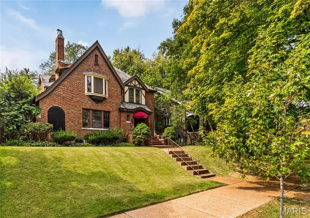 Photo 1 of Sale Pending at 1122 Bellerive Blvd, Saint Louis, MO 63111 | MLS# MIS26051270 | Listing updated on 2026-09-23
