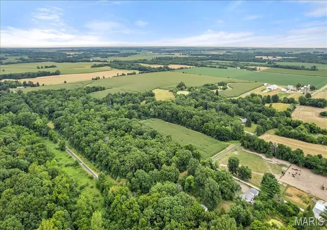 Photo 3 of House for sale at 3252 Stayton Dairy Rd, Waverly, IL 62692 | MLS# MIS26051271 | Listing updated on 2026-08-10