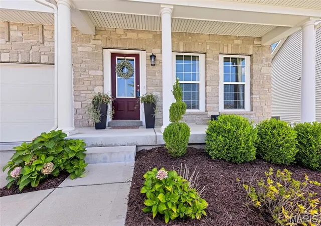 Photo 3 of Single family home for sale at 204 Willow Ridge Ct, Eureka, MO 63025 | MLS# MIS26051277 | Listing updated on 2026-09-14