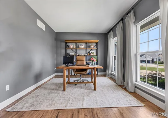 Photo 4 of Sale Pending at 204 Willow Ridge Ct, Eureka, MO 63025 | MLS# MIS26051277 | Listing updated on 2026-09-26