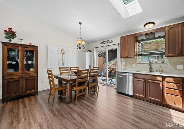 Photo 3 of Sale Pending at 819 Country Brook Ln, Imperial, MO 63052 | MLS# MIS26051282 | Listing updated on 2026-08-18