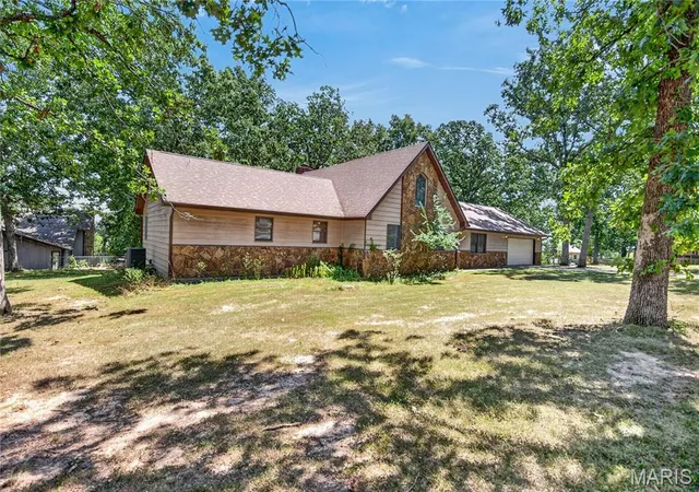 Photo 3 of Single family home for sale at 104 Lincoln Ln, Waynesville, MO 65583 | MLS# MIS26051290 | Listing updated on 2026-08-28