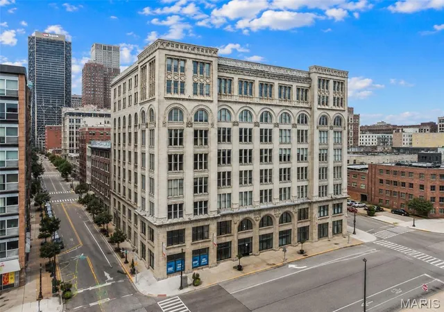 Photo 1 of Sale Pending at 1136 Washington Ave #308, Saint Louis, MO 63101 | MLS# MIS26051297 | Listing updated on 2026-08-21