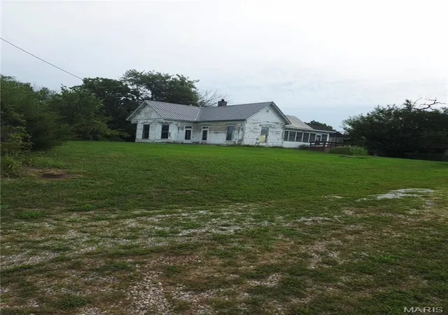 2nd image of 322 And 318 Palmyra St, Perry, MO 63462 | MLS# MIS26051302