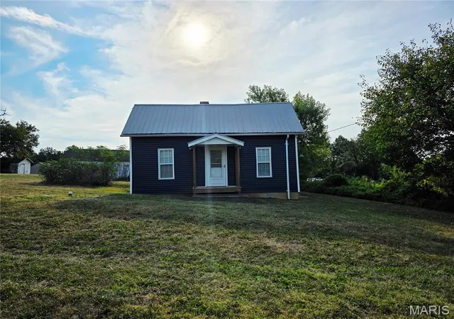 Photo 2 of Single family home for sale at 322 And 318 Palmyra St, Perry, MO 63462 | MLS# MIS26051302 | Listing updated on 2026-09-24