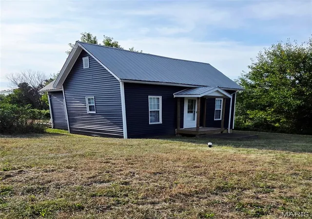 Photo 3 of Single family home for sale at 322 And 318 Palmyra St, Perry, MO 63462 | MLS# MIS26051302 | Listing updated on 2026-09-24