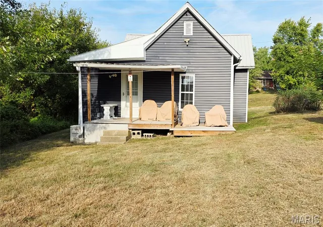 Photo 4 of Single family home for sale at 322 And 318 Palmyra St, Perry, MO 63462 | MLS# MIS26051302 | Listing updated on 2026-09-24