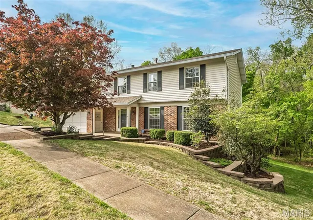 Photo 1 of Single family home for sale at 1226 Dunloe Rd, Ballwin, MO 63021 | MLS# MIS26051303 | Listing updated on 2026-08-21