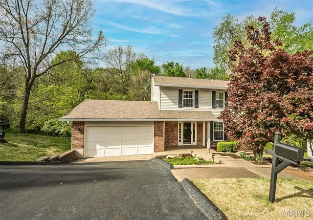 Photo 2 of Single family home for sale at 1226 Dunloe Rd, Ballwin, MO 63021 | MLS# MIS26051303 | Listing updated on 2026-08-21