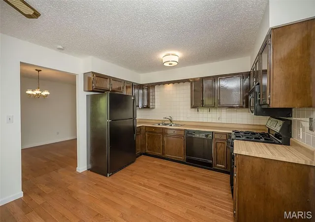 Photo 4 of Single family home for sale at 1226 Dunloe Rd, Ballwin, MO 63021 | MLS# MIS26051303 | Listing updated on 2026-10-08