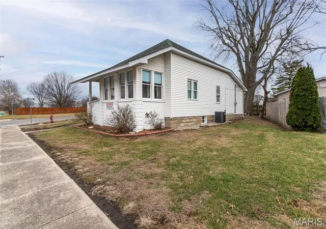 3rd image of 320 N State St, Roodhouse, IL 62082 | MLS# MIS26051306