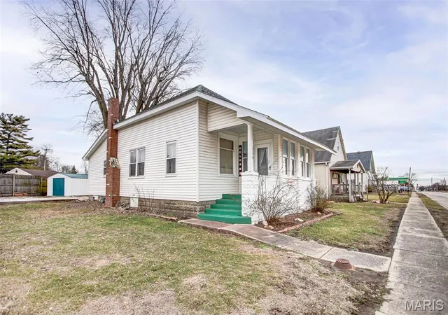 4th image of 320 N State St, Roodhouse, IL 62082 | MLS# MIS26051306