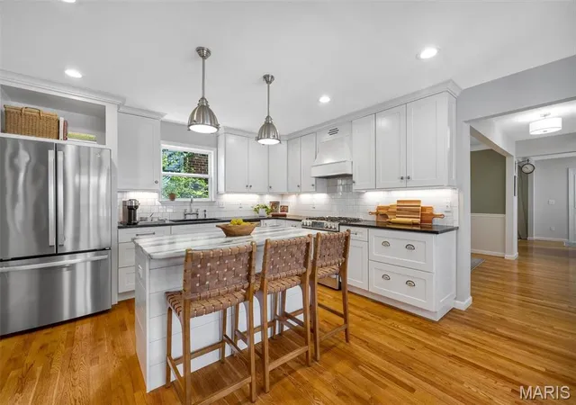 Photo 3 of Sale Pending at 7621 Lindbergh Dr, Saint Louis, MO 63117 | MLS# MIS26051318 | Listing updated on 2026-08-23