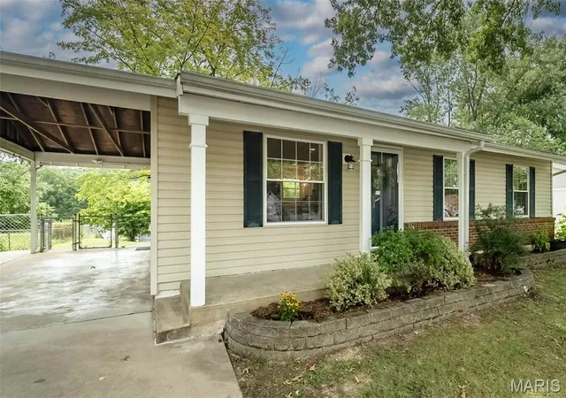 2nd image of 664 Greenhurst Ct, Fenton, MO 63026 | MLS# MIS26051319
