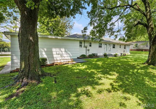 3rd image of 236 & 238 East 5Th St, Trenton, IL 62293 | MLS# MIS26051329