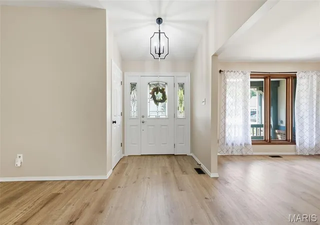 Photo 3 of Sale Pending at 12 Miraclair Dr, Florissant, MO 63031 | MLS# MIS26051338 | Listing updated on 2026-09-05