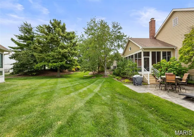 Photo 3 of Sale Pending at 3929 Courtyard Pl Dr, Saint Louis, MO 63127 | MLS# MIS26051341 | Listing updated on 2026-08-17