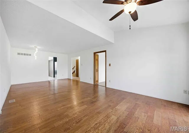 Photo 3 of Townhouse for sale at 1341 Snapdragon Ct, St Louis, MO 63146 | MLS# MIS26051346 | Listing updated on 2026-08-27