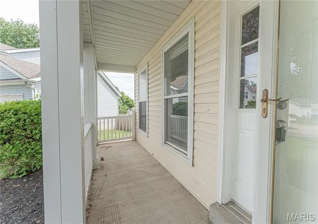 Photo 2 of Single family home for sale at 1721 Summergate Ct, Saint Peters, MO 63303 | MLS# MIS26051354 | Listing updated on 2026-09-06