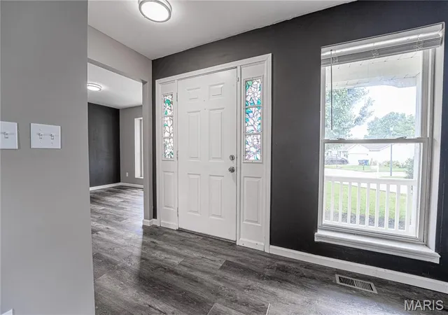 Photo 2 of Single family home for sale at 1721 Summergate Ct, Saint Peters, MO 63303 | MLS# MIS26051354 | Listing updated on 2026-09-06