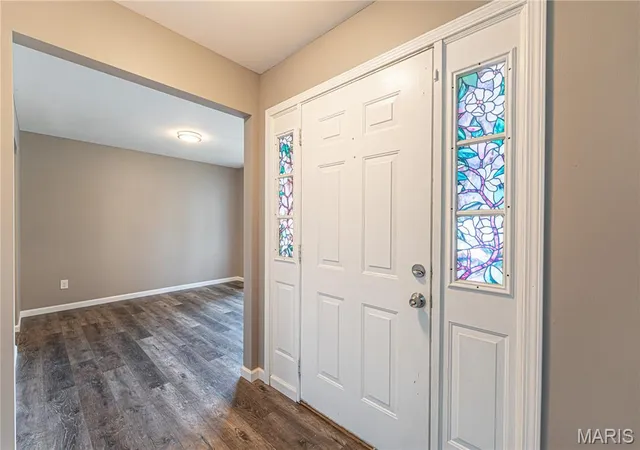 Photo 3 of Sale Pending at 1721 Summergate Ct, Saint Peters, MO 63303 | MLS# MIS26051354 | Listing updated on 2026-10-03