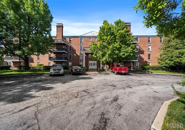 Photo 3 of Condo for sale at 10358 Chimney Rock Dr #31, Saint Louis, MO 63146 | MLS# MIS26051365 | Listing updated on 2026-09-12