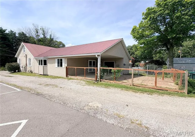 Photo 2 of Single family home for sale at 110 N Jefferson Ave, Millstadt, IL 62260 | MLS# MIS26051380 | Listing updated on 2026-09-06