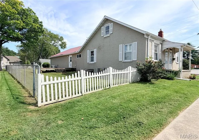 Photo 4 of Single family home for sale at 110 N Jefferson Ave, Millstadt, IL 62260 | MLS# MIS26051380 | Listing updated on 2026-09-06