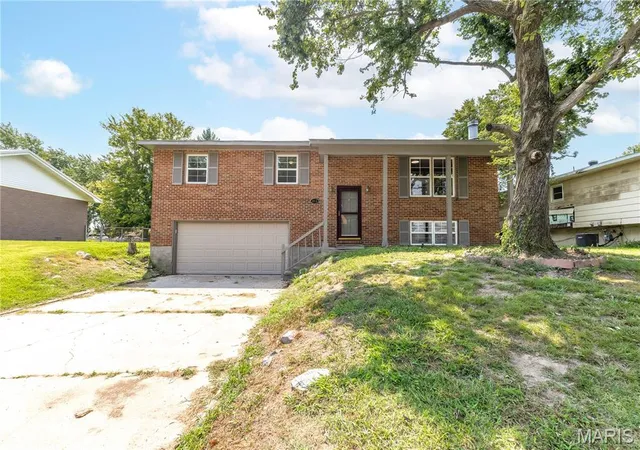1st image of 853 Cambridge Dr, Sikeston, MO 63801 | MLS# MIS26051383