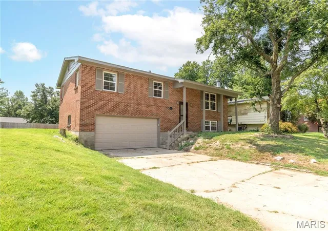3rd image of 853 Cambridge Dr, Sikeston, MO 63801 | MLS# MIS26051383
