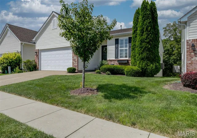 Photo 1 of Sale Pending at 1039 Silo Bend Dr, Wentzville, MO 63385 | MLS# MIS26051385 | Listing updated on 2026-08-31