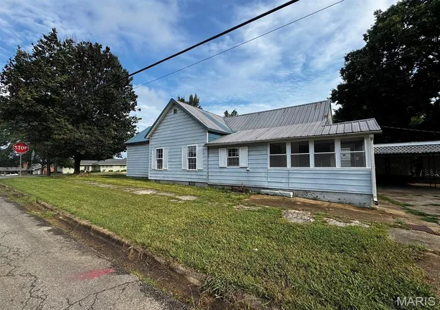 Single family home for sale at 709 Walnut St, Doniphan, MO 63935 | MLS# MIS26051387