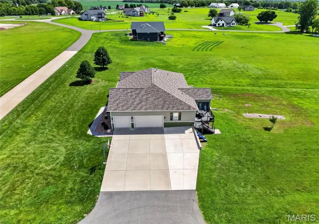Photo 3 of Single family home for sale at 2 Condor Ridge Ct, Silex, MO 63377 | MLS# MIS26051388 | Listing updated on 2026-08-24