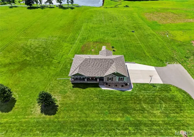 Photo 3 of Single family home for sale at 2 Condor Ridge Ct, Silex, MO 63377 | MLS# MIS26051388 | Listing updated on 2026-08-24