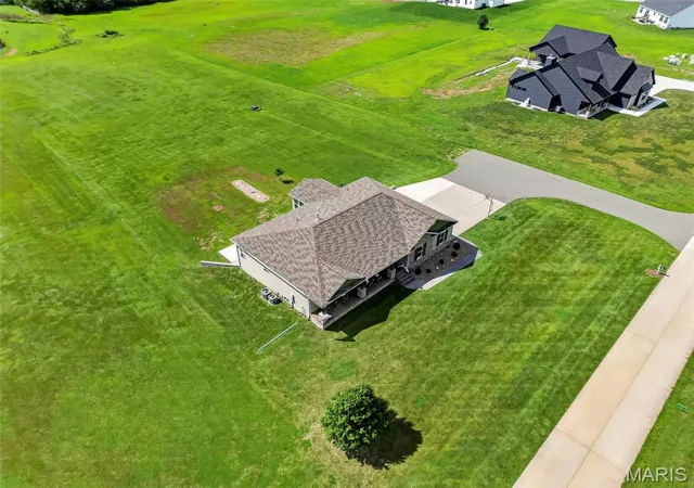 Photo 4 of Single family home for sale at 2 Condor Ridge Ct, Silex, MO 63377 | MLS# MIS26051388 | Listing updated on 2026-08-24