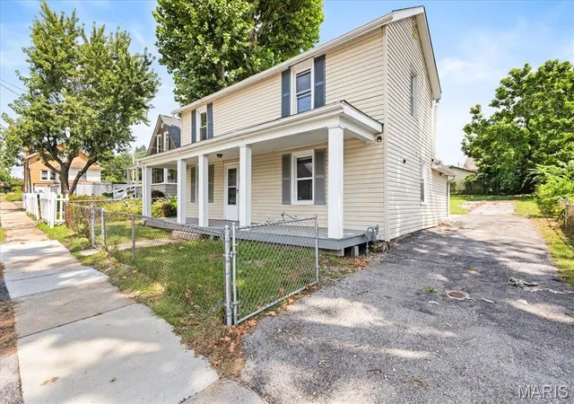 Photo 3 of Single family home for sale at 1292 Purcell Ave, Saint Louis, MO 63133 | MLS# MIS26051392 | Listing updated on 2026-10-14