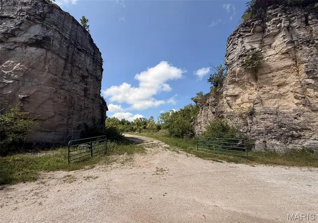 1st image of 18540 Fox Creek Forest Dr, Eureka, MO 63069 | MLS# MIS26051394