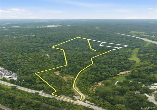 3rd image of 18540 Fox Creek Forest Dr, Eureka, MO 63069 | MLS# MIS26051394