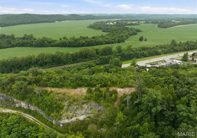 4th image of 18540 Fox Creek Forest Dr, Eureka, MO 63069 | MLS# MIS26051394