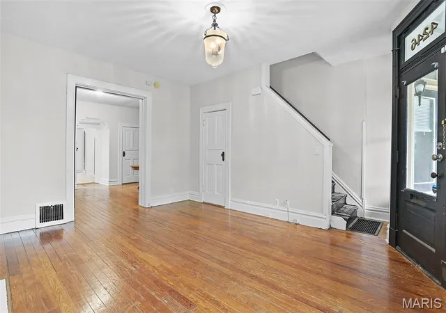 Photo 4 of Single family home for sale at 4246 Botanical Ave, Saint Louis, MO 63110 | MLS# MIS26051396 | Listing updated on 2026-10-08