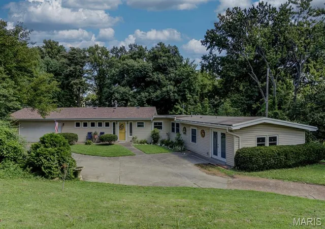 Photo 1 of Sale Pending at 10443 Decker Ave, Saint Louis, MO 63114 | MLS# MIS26051402 | Listing updated on 2026-09-02