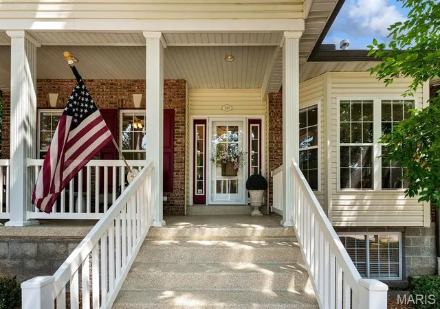 Photo 3 of Sale Pending at 781 Queens Court Pl, Saint Peters, MO 63376 | MLS# MIS26051403 | Listing updated on 2026-09-30