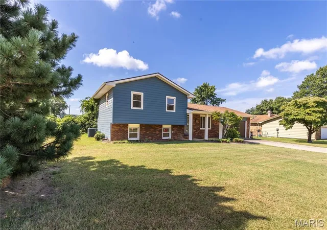 2nd image of 103 Clara Dr, Sikeston, MO 63801 | MLS# MIS26051404