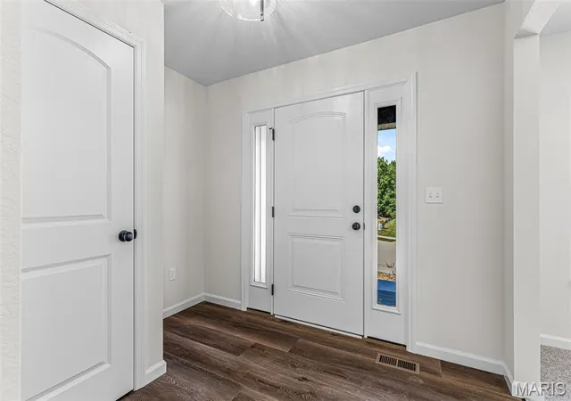 Photo 3 of Single family home for sale at 726 Blake Dr, Hillsboro, MO 63050 | MLS# MIS26051408 | Listing updated on 2026-10-09